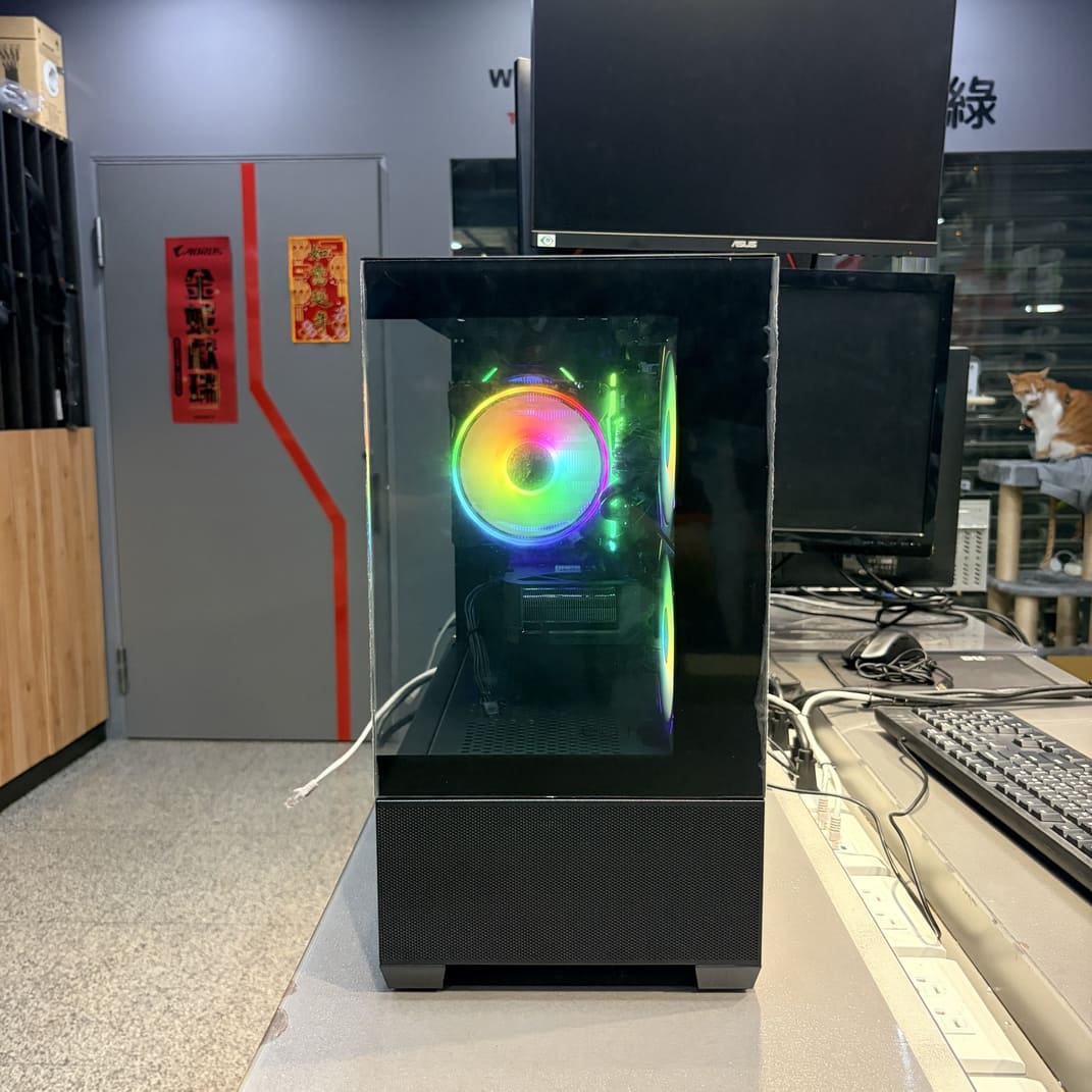 電腦機殼正面 散熱進氣孔 電競主機外觀