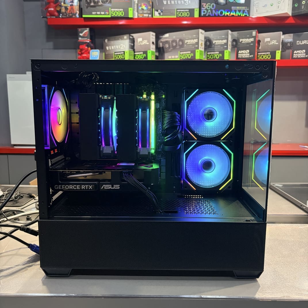 電腦組裝完工照 全景玻璃機殼 RGB燈效配置