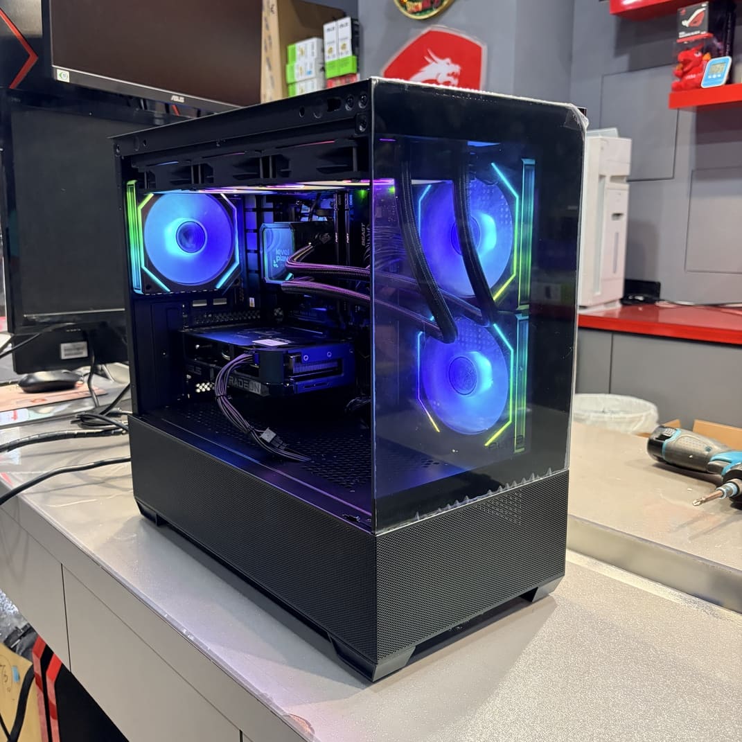 電腦機殼背部與整體完工照