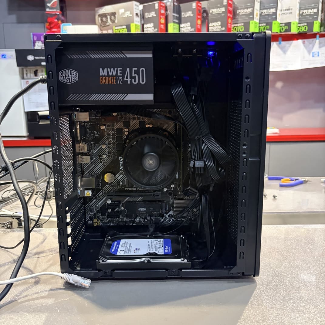 電腦內部整線展示，華碩 A520M 主機板與酷碼電源，高雄電腦維修職人手藝