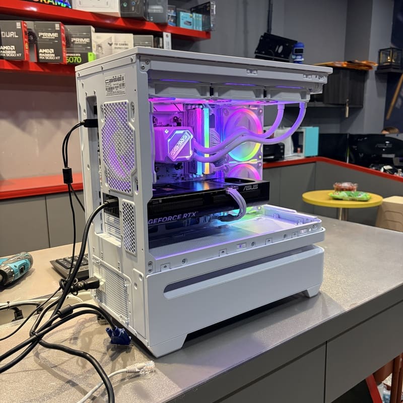 客製化電腦主機 背部整線與接頭細節