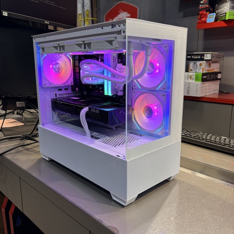 電腦組裝完工照 全白海景房側面全景 RGB燈光展示