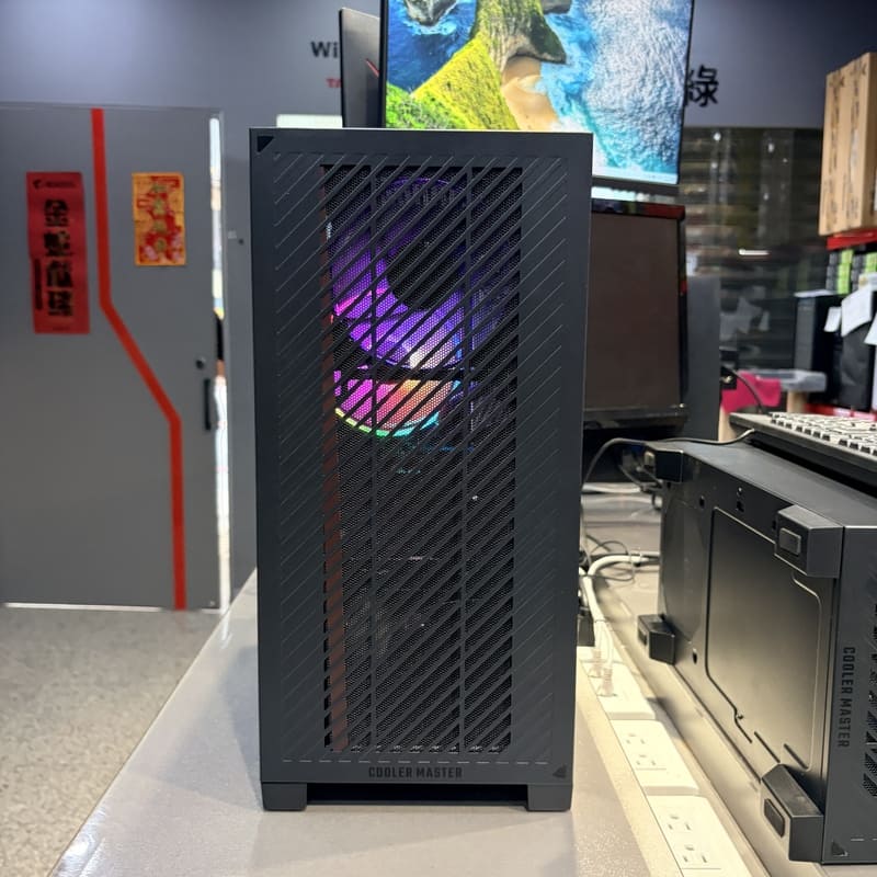 高雄電腦組裝推薦 小唐電腦 Elite 301 機殼正面照 散熱網孔設計