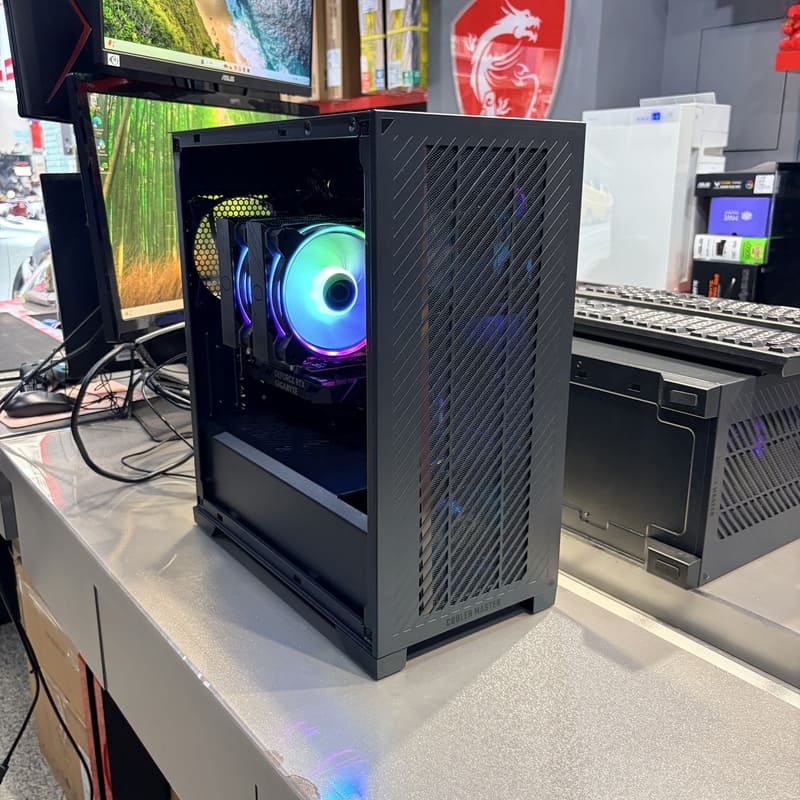 電腦主機推薦 側面視角 雙塔散熱器與顯卡安裝