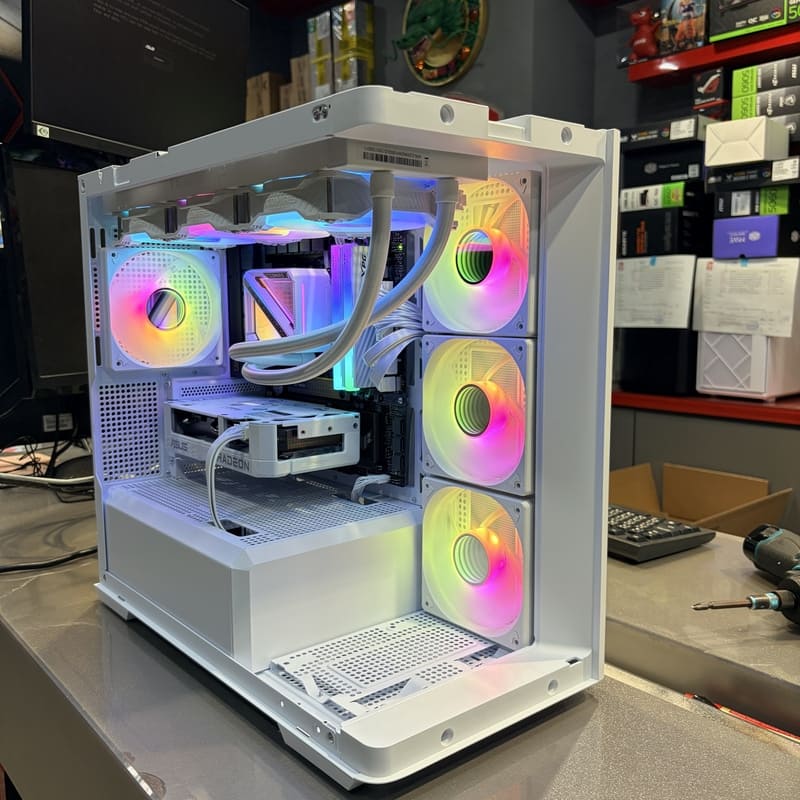 電腦組裝推薦 全白海景機內部結構 9800X3D水冷安裝