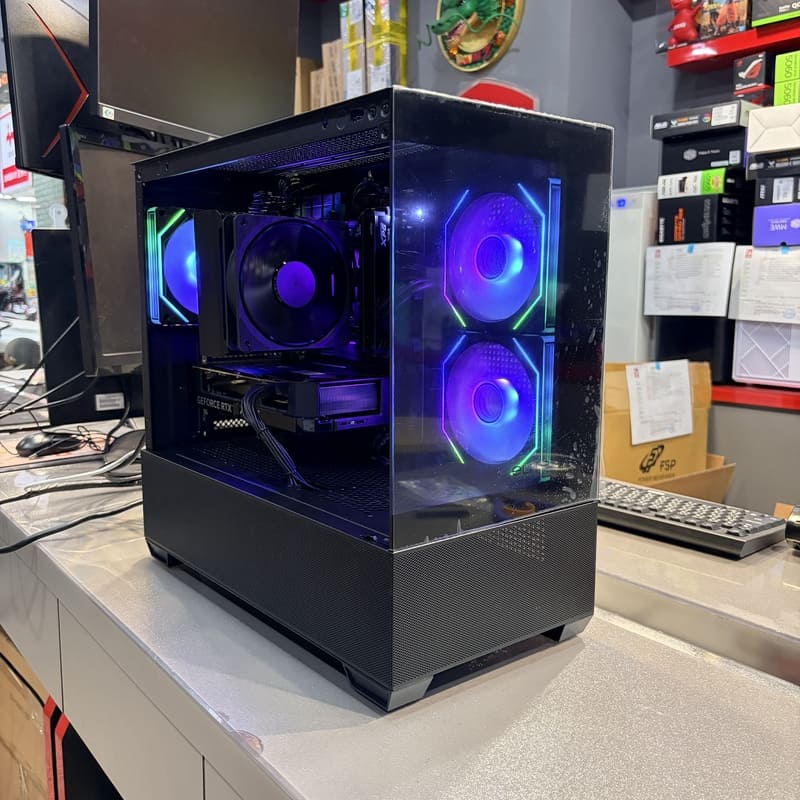 電腦組裝完工照：酷碼 Elite 490 全景機殼展示