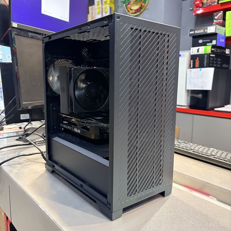 電腦組裝完工照 全黑化主機 高雄電腦維修