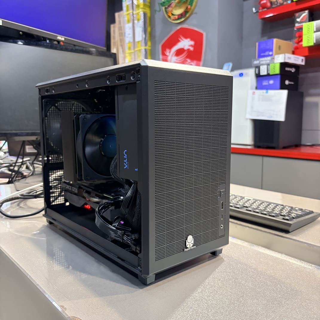 電腦完工照 內部走線與電源配置