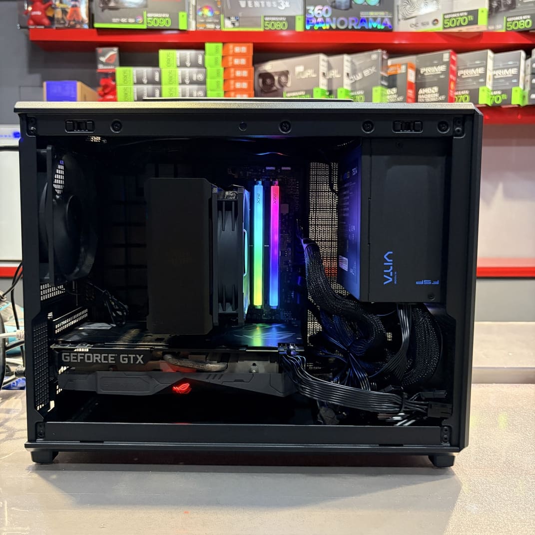 電腦完工照 塔式散熱器與發光記憶體
