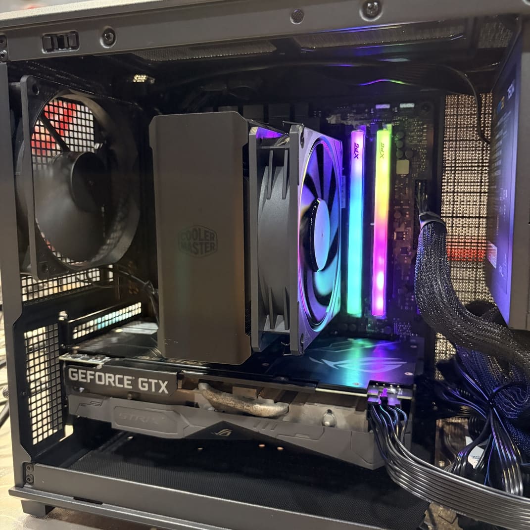 電腦完工照 顯示卡沿用與電源供應器