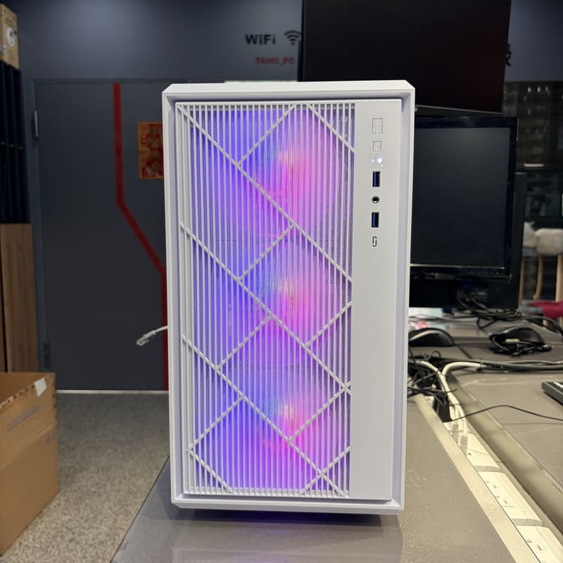 電腦開箱、完工照、機殼正面圖、散熱優化