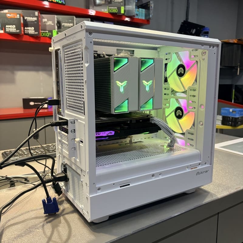 電腦完工照、散熱風道、走線角度、背板特寫