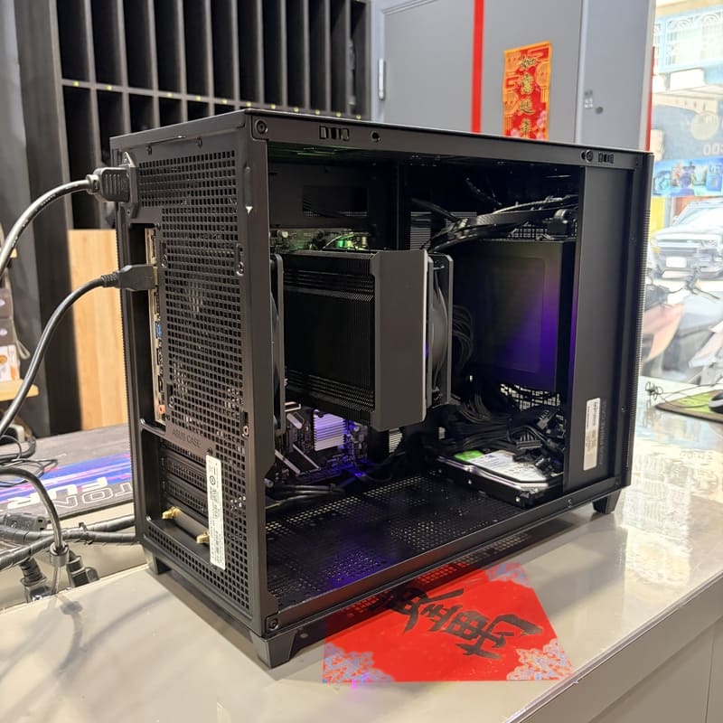 電腦開箱 完工照 DIY 散熱優化 塔散背部視角