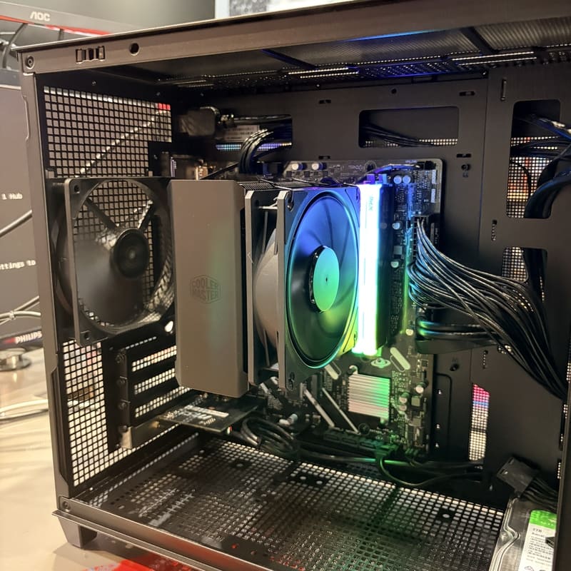 電腦開箱 完工照 DIY 散熱優化 記憶體燈效特寫