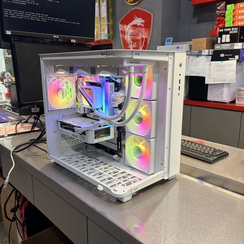 電腦開箱 完工照 DIY 散熱優化 白色海景房側視角