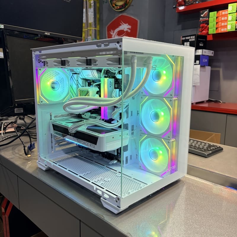 2026 電腦開箱 完工照 R7 9700X RTX 5070 白色海景房 正面視角 散熱優化 DIY