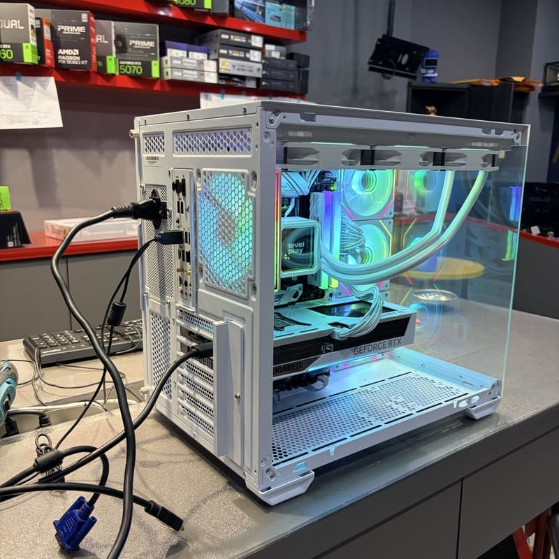 2026 電腦開箱 完工照 雙艙機殼背面 IO 介面 排氣設計 DIY