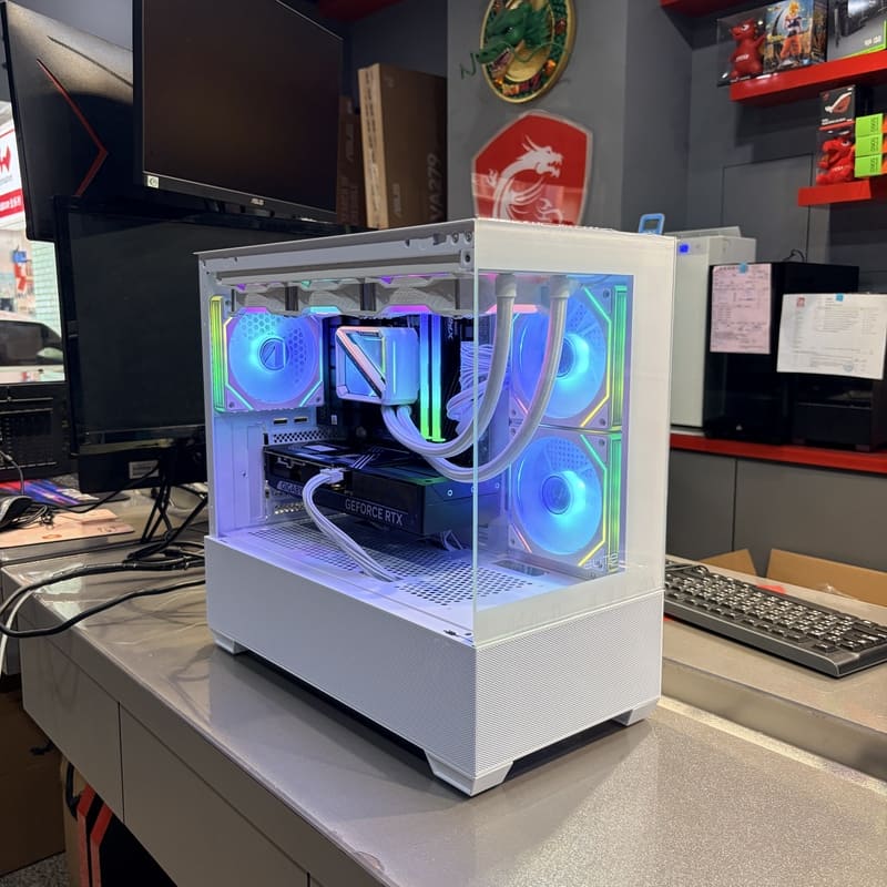 電腦開箱、主機45度角、RGB燈效展示