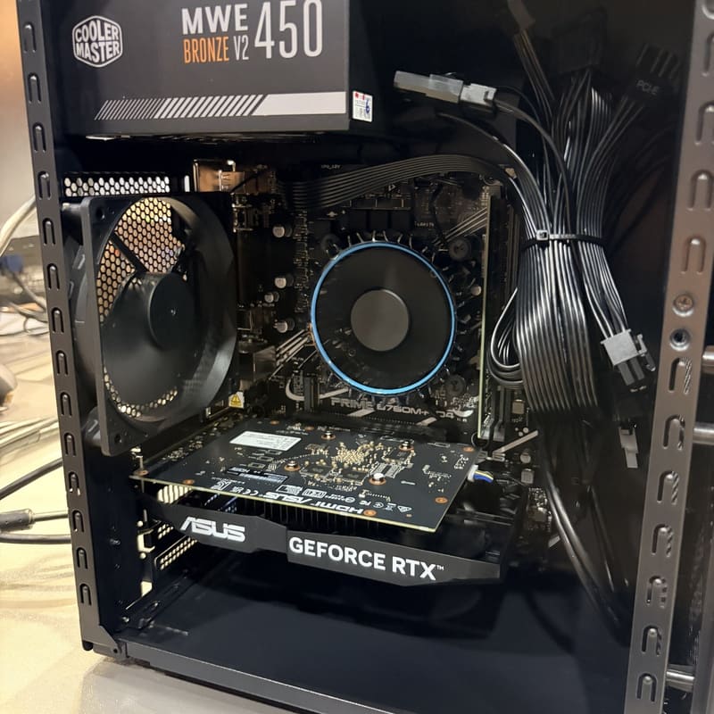 電腦完工照 GPU與CPU近照 走線角度