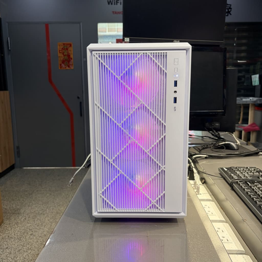 電腦開箱 完工照 DIY 散熱優化 正面燈效