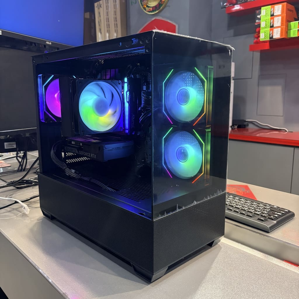 RTX 5060 主機 45度角完工全貌