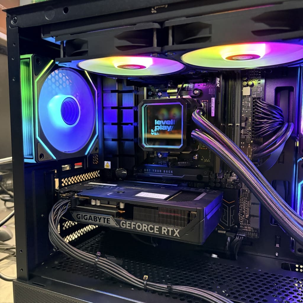 電腦開箱 完工照 DIY 散熱優化 水冷與顯示卡特寫