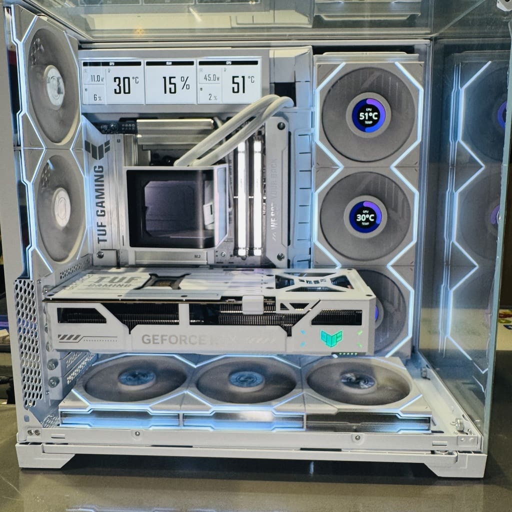 全白背插式電腦全貌