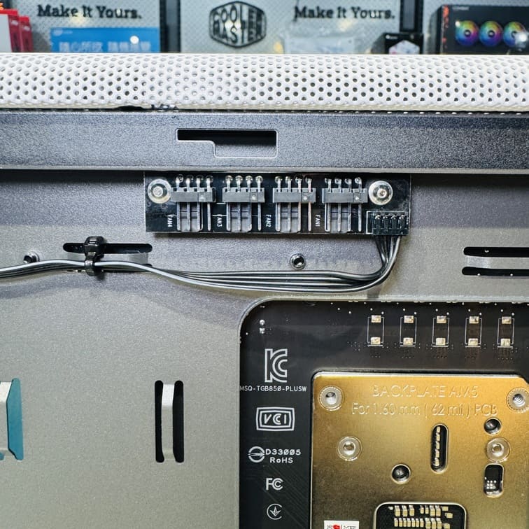 Fractal North 內建風扇集線器 Fan Hub 安裝位置