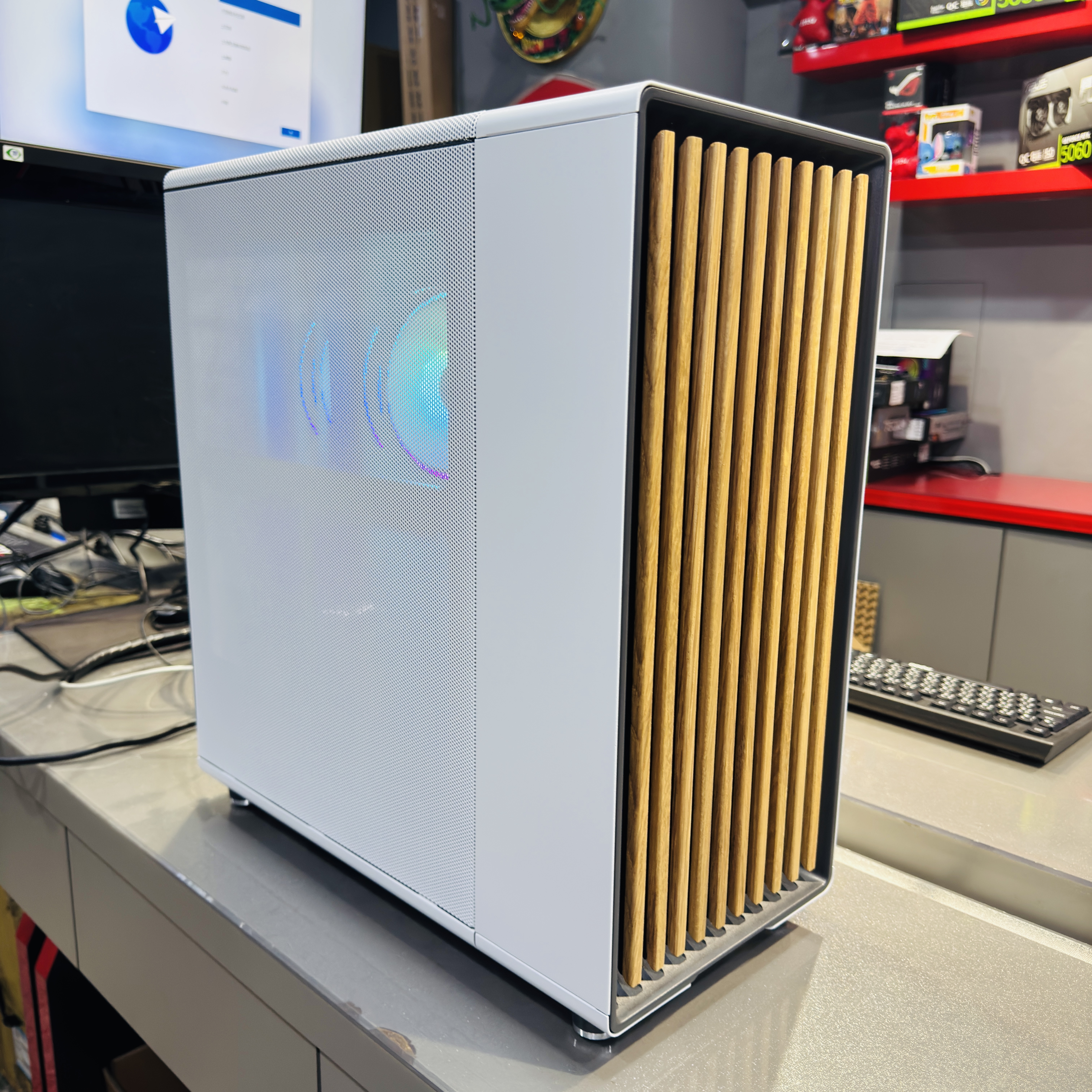 Fractal Design North Chalk 白色主機外觀 橡木面板設計