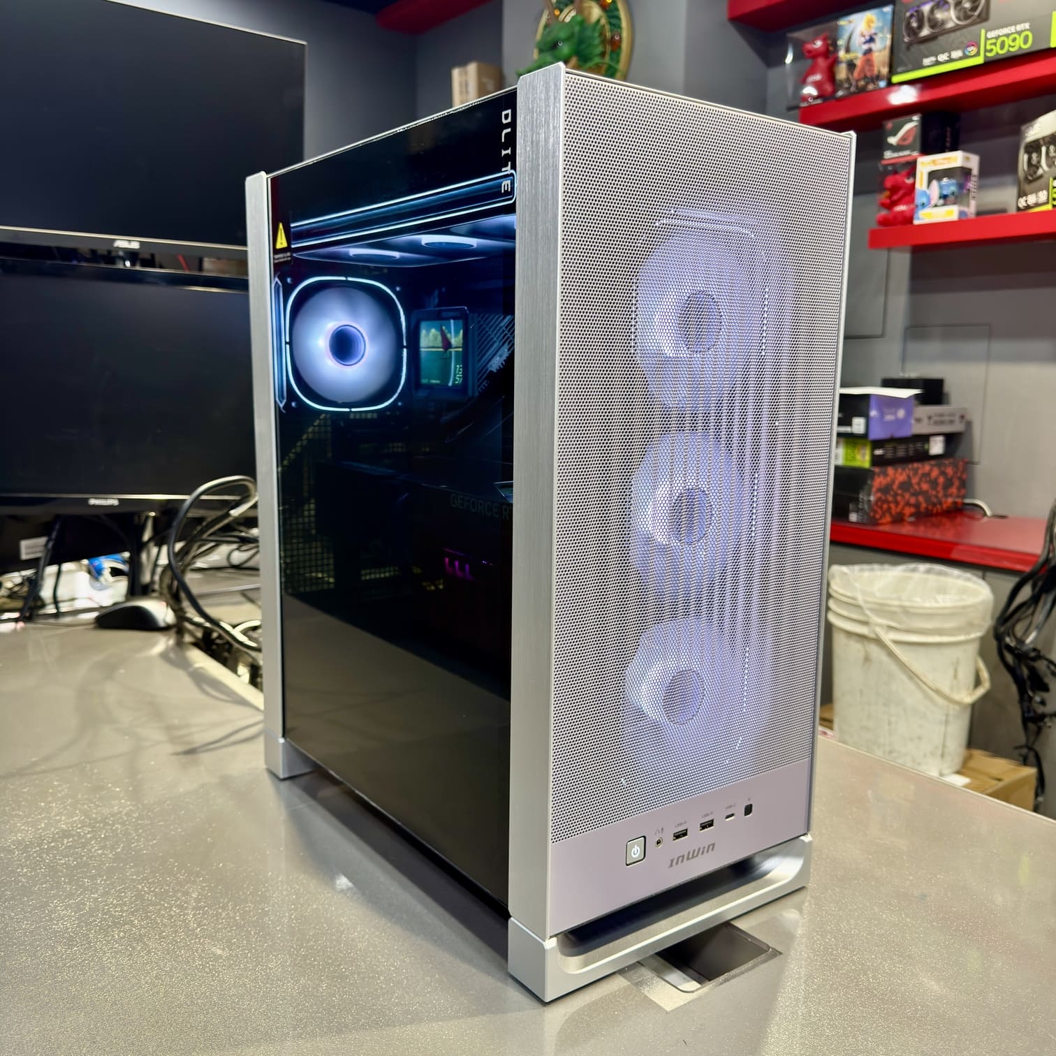 InWin DLITE 丁香紫機殼開箱 側面玻璃透視 360水冷安裝