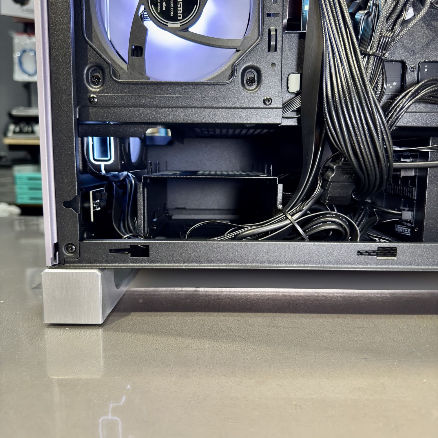 機殼背部理線 PSU電源艙 硬碟架空間