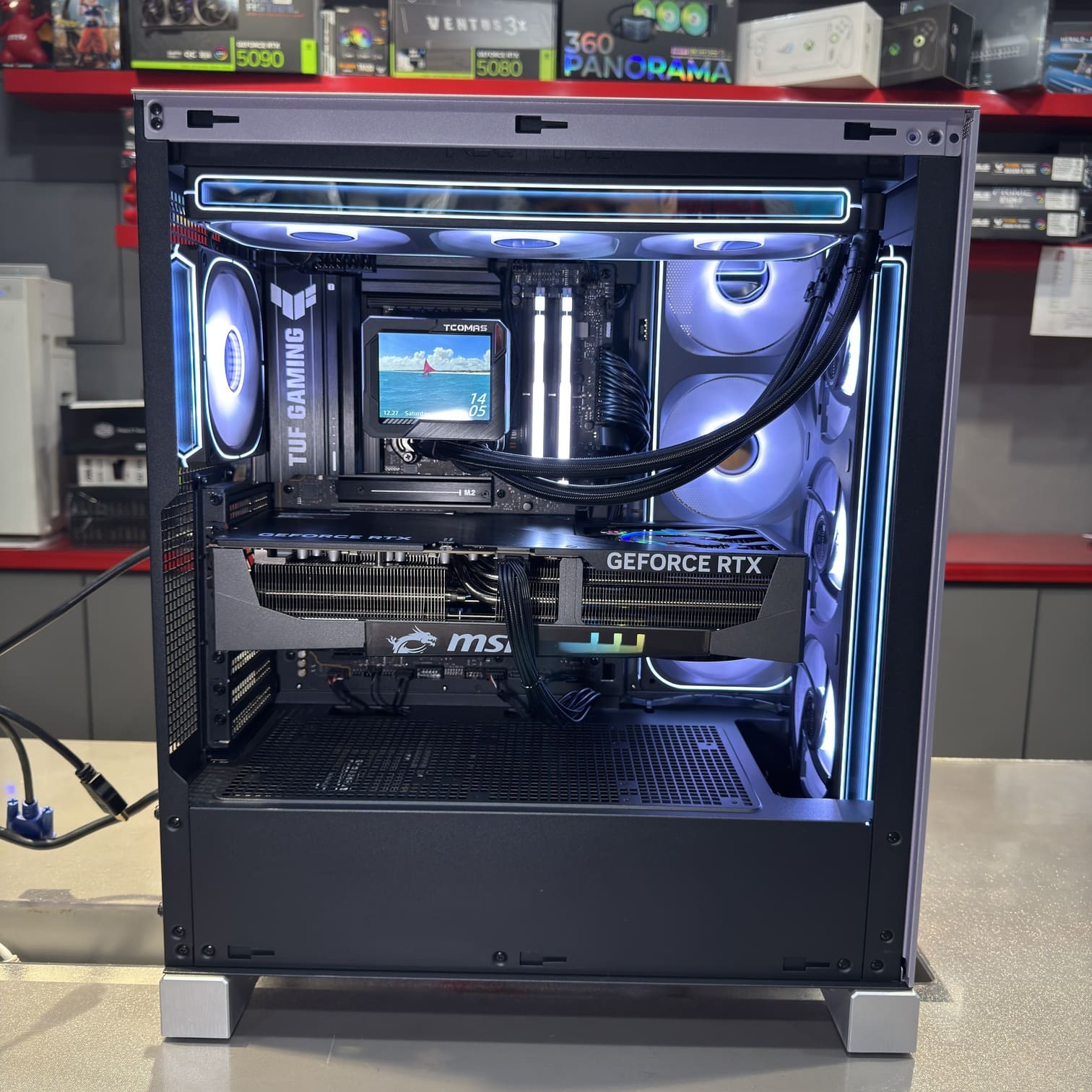 RTX 5090 顯卡安裝 TCOMAS 水冷螢幕 內部走線