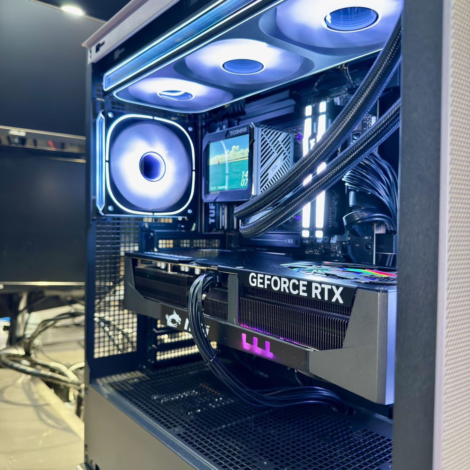 RTX顯卡供電接頭 12VHPWR線材整理 水冷頭特寫