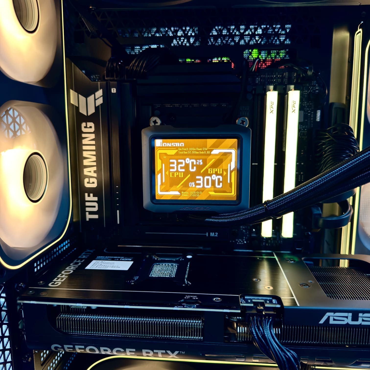 喬思伯 TF3-360 水冷頭螢幕顯示 CPU 32度 GPU 30度 R7 9700X 待機溫度