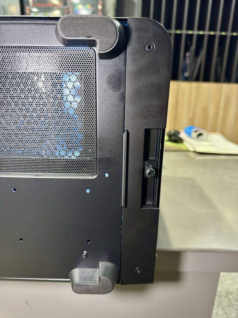 InWin迎廣W31 機殼底座螺絲 拆卸側板手轉螺絲 DIY友善