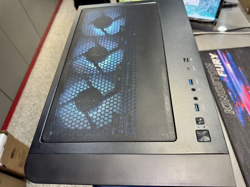 InWin迎廣W31 機殼頂部 水冷風扇排出位置與濾網 完工照