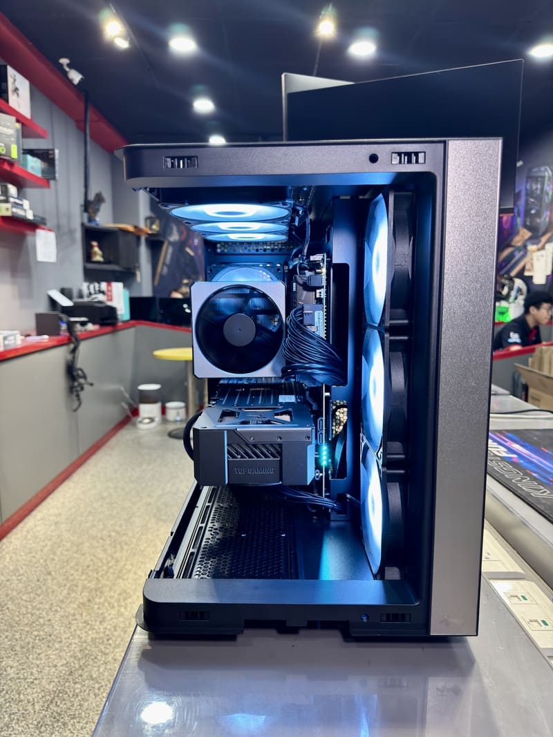 InWin迎廣W31 機殼正面無安裝玻璃 顯示卡與散熱器配置 電腦開箱