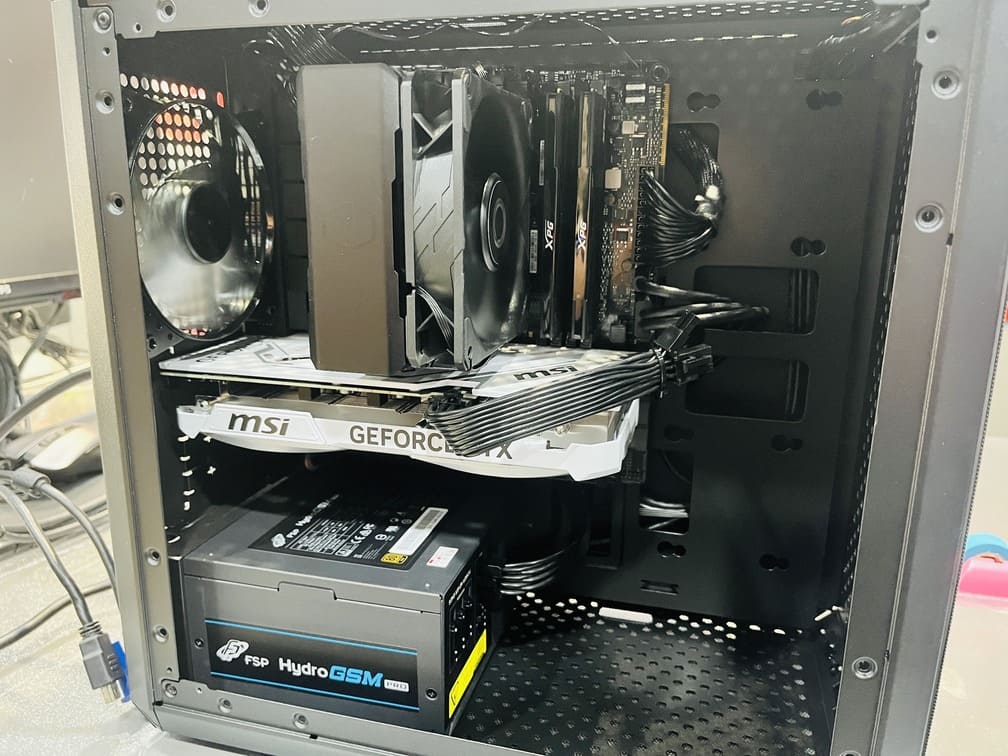 顯卡與記憶體特寫 微星 RTX 4070