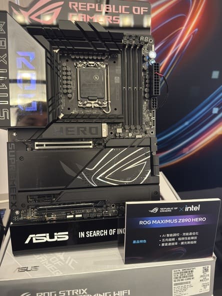 ASUS ROG MAXIMUS Z890 HERO 主機板實拍
