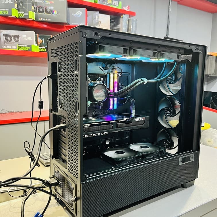 機殼背部整線與全漢1000W電源